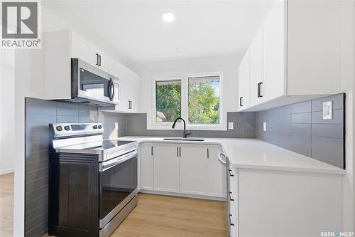 34 Ottawa Place, Regina, SK - Indoor Photo Showing Kitchen