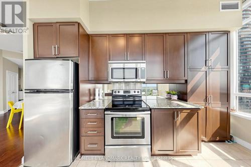 3508 - 80 Absolute Avenue, Mississauga, ON - Indoor Photo Showing Kitchen