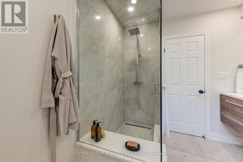 4-piece washroom upstairs w walk-in shower - 85 Bonnyview Drive, Toronto, ON - Indoor Photo Showing Bathroom