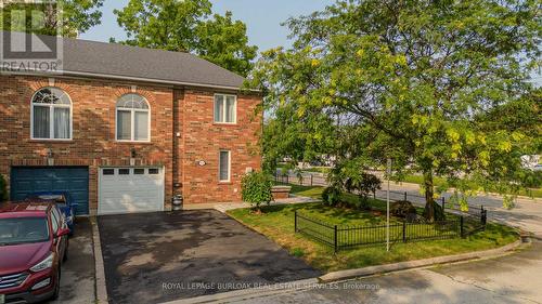 2010 Grovetree Lane, Burlington, ON - Outdoor