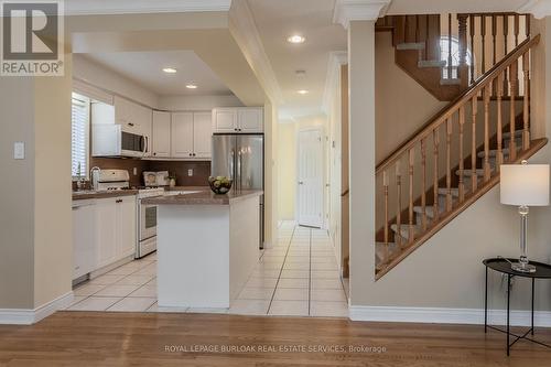 2010 Grovetree Lane, Burlington, ON - Indoor Photo Showing Kitchen
