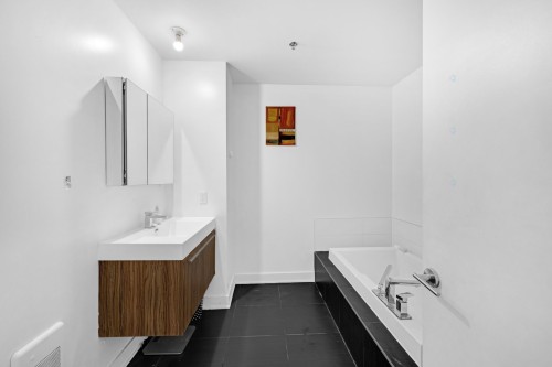 Salle de bains - 201-1110 Boul. René-Lévesque E., Montréal (Ville-Marie), QC - Indoor Photo Showing Bathroom