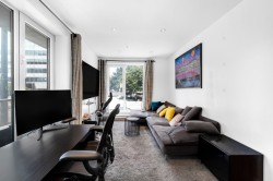 Salon - 