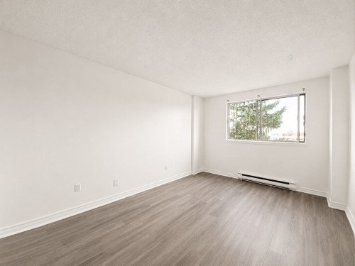 320 453 Rue Darontal — photo 1