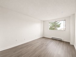320-453 Rue Darontal  Boucherville, QC J4B 6J4