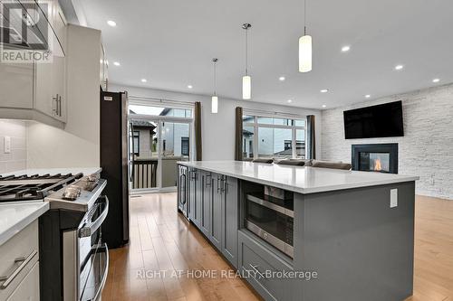32 Edenbridge Court, Ottawa, ON - Indoor Photo Showing Kitchen With Upgraded Kitchen