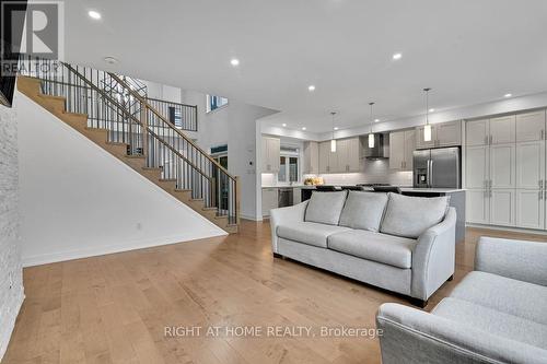 32 Edenbridge Court, Ottawa, ON - Indoor Photo Showing Living Room