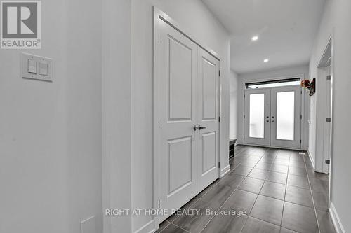 32 Edenbridge Court, Ottawa, ON - Indoor Photo Showing Other Room