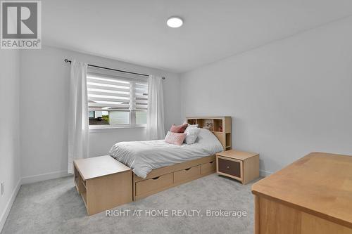 32 Edenbridge Court, Ottawa, ON - Indoor Photo Showing Bedroom