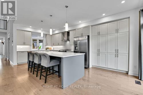 32 Edenbridge Court, Ottawa, ON - Indoor Photo Showing Kitchen With Upgraded Kitchen