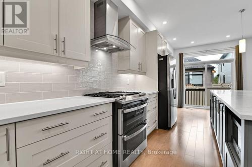 32 Edenbridge Court, Ottawa, ON - Indoor Photo Showing Kitchen With Upgraded Kitchen