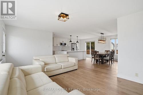 120 Caledonia Road, The Nation, ON - Indoor Photo Showing Living Room