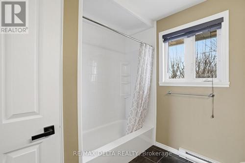 120 Caledonia Road, The Nation, ON - Indoor Photo Showing Bathroom