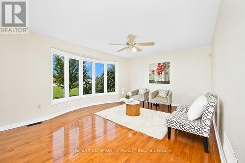 58 Clamerten Road, Whitchurch-Stouffville, ON - Indoor Photo Showing Living Room