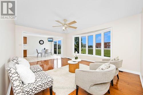58 Clamerten Road, Whitchurch-Stouffville, ON - Indoor Photo Showing Living Room