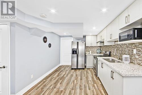 58 Clamerten Road, Whitchurch-Stouffville, ON - Indoor Photo Showing Kitchen With Double Sink With Upgraded Kitchen