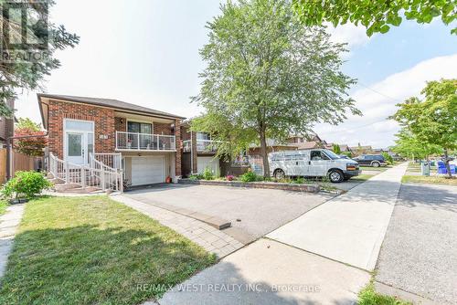 Double Driveway for 4 cars - 181 Misty Meadow Drive, Vaughan, ON - Outdoor