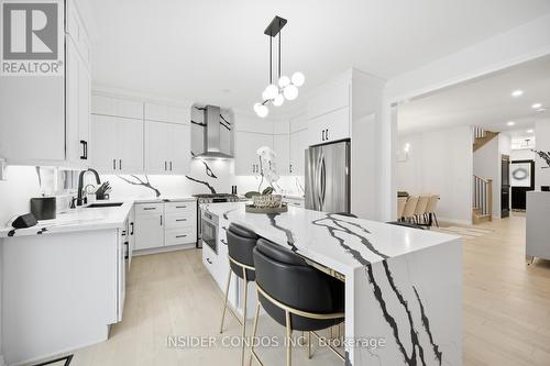 1521 Stovell Crescent, Innisfil, ON - Indoor Photo Showing Kitchen With Upgraded Kitchen