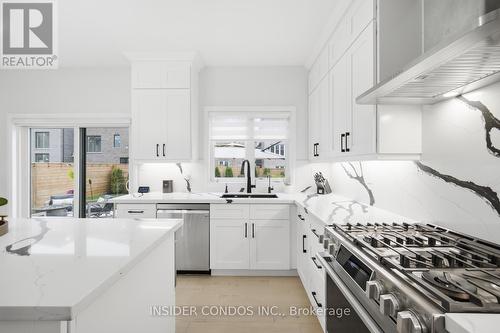 1521 Stovell Crescent, Innisfil, ON - Indoor Photo Showing Kitchen With Upgraded Kitchen