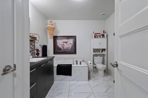 Salle de bains - 002-848 Rue Valois, Vaudreuil-Dorion, QC - Indoor Photo Showing Bathroom