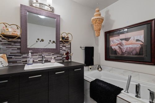 Salle de bains - 002-848 Rue Valois, Vaudreuil-Dorion, QC - Indoor Photo Showing Bathroom