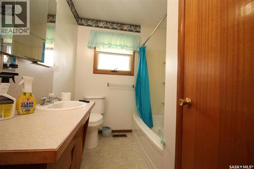 3169 Rutland Avenue, Gull Lake, SK - Indoor Photo Showing Bathroom