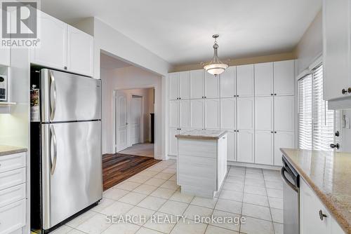 19 Treeline Boulevard, Brampton, ON - Indoor Photo Showing Kitchen