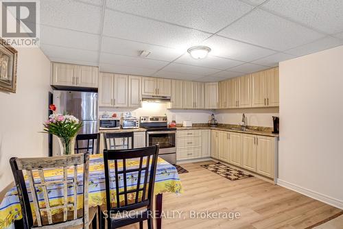19 Treeline Boulevard, Brampton, ON - Indoor Photo Showing Kitchen