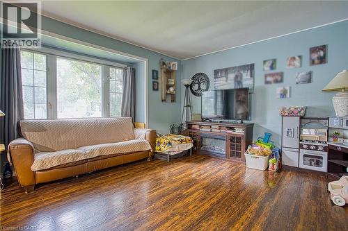 139 Glassco Avenue N, Hamilton, ON - Indoor Photo Showing Bedroom