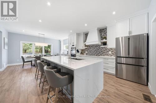 142 Bentley Lake Loop, Faraday, ON - Indoor Photo Showing Kitchen With Upgraded Kitchen