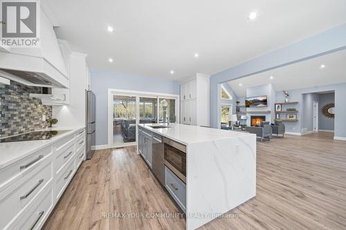 142 Bentley Lake Loop, Faraday, ON - Indoor Photo Showing Kitchen With Upgraded Kitchen