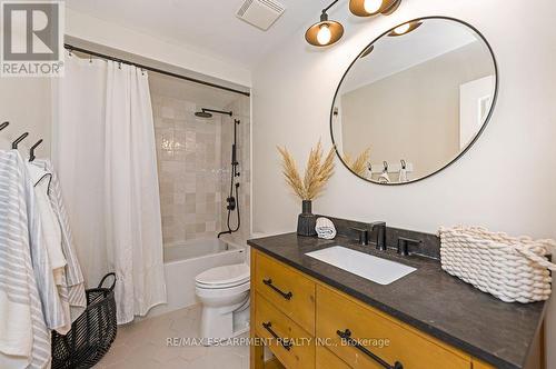 33 Dewsbury Way, Hamilton, ON - Indoor Photo Showing Bathroom