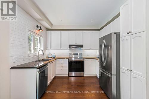 33 Dewsbury Way, Hamilton, ON - Indoor Photo Showing Kitchen With Double Sink