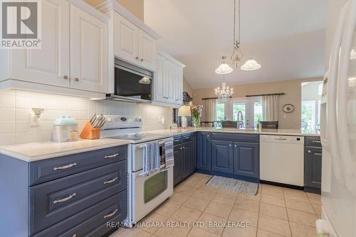 Main Level - Kitchen - 3538 Algonquin Drive, Fort Erie (Ridgeway), ON - Indoor Photo Showing Kitchen