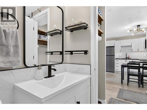 20 Kettle View Road Unit# 206, Big White, BC - Indoor Photo Showing Kitchen