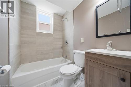 293 Highland Road E Unit# C, Kitchener, ON - Indoor Photo Showing Bathroom