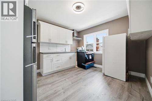 293 Highland Road E Unit# A, Kitchener, ON - Indoor Photo Showing Kitchen