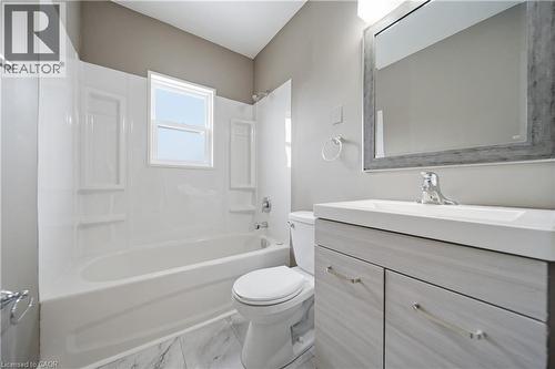 293 Highland Road E Unit# A, Kitchener, ON - Indoor Photo Showing Bathroom
