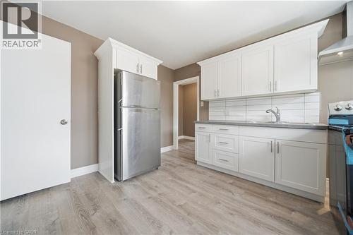 293 Highland Road E Unit# A, Kitchener, ON - Indoor Photo Showing Kitchen