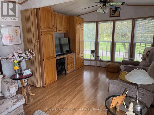 77719 Bluewater Hwy-45 Portside Highway, Central Huron (Goderich), ON - Indoor Photo Showing Living Room