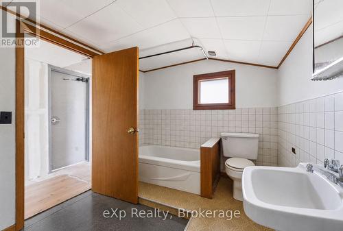 Unit 1 - Upper Bathroom - 23B Mother'S Road, Tweed (Elzevir (Twp)), ON - Indoor Photo Showing Bathroom