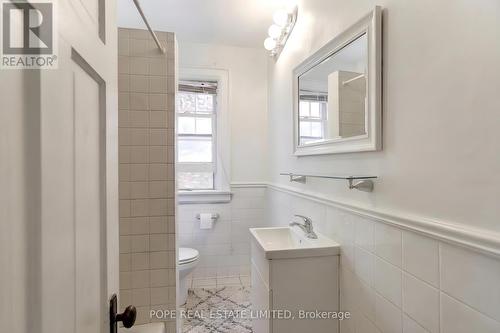 18 Edgewood Avenue, Toronto, ON - Indoor Photo Showing Bathroom