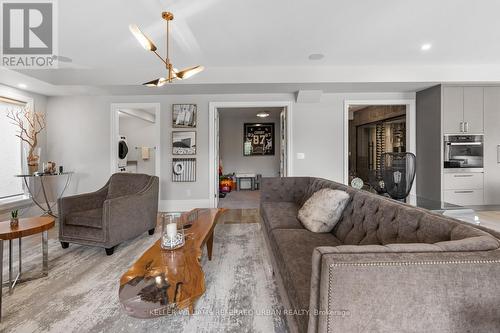 61 Ria Court, King, ON - Indoor Photo Showing Living Room