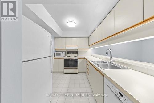 105 - 205 Somerset Street W, Ottawa, ON - Indoor Photo Showing Kitchen With Double Sink