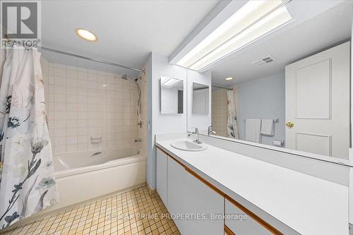 105 - 205 Somerset Street W, Ottawa, ON - Indoor Photo Showing Bathroom