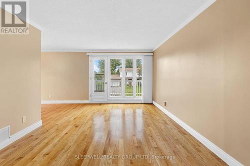 42 CHARKAY STREET , Ottawa, Ontario K2E 5N4 4