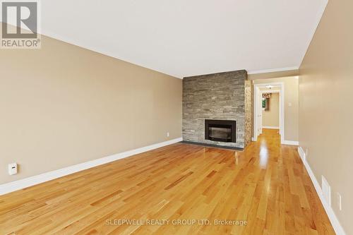 42 CHARKAY STREET , Ottawa, Ontario K2E 5N4 5