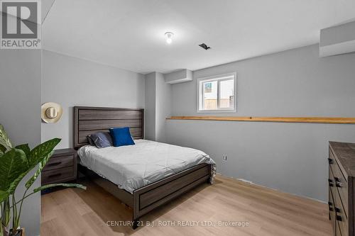 211 Roy Drive, Clearview, ON - Indoor Photo Showing Bedroom