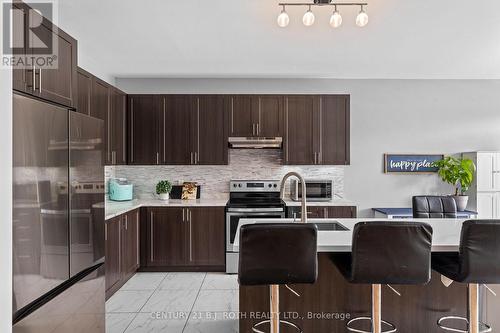 211 Roy Drive, Clearview, ON - Indoor Photo Showing Kitchen