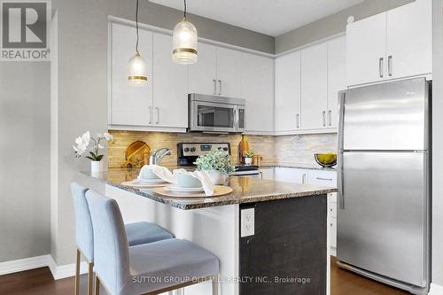 707 - 3563 Lake Shore Boulevard W, Toronto, ON - Indoor Photo Showing Kitchen With Upgraded Kitchen